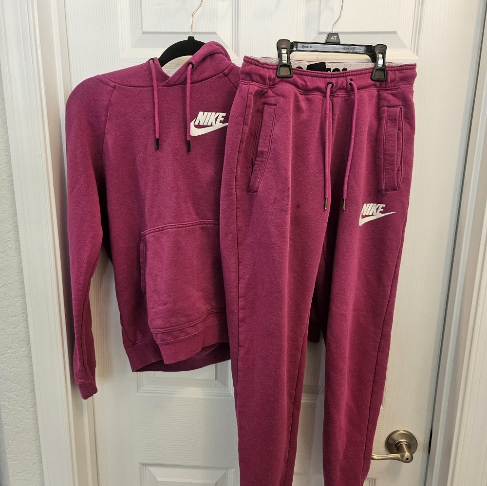 Nike Women's Sweatsuit